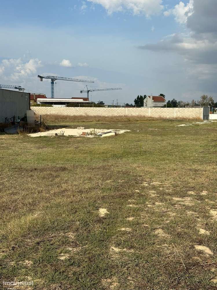Terreno em Samora Correia - 2500m² com utilidades-5