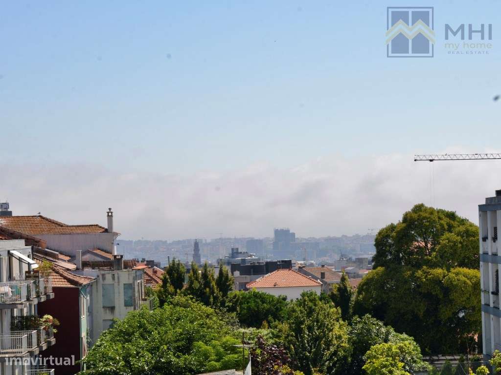 T0 +1 Novo com Varanda e Garagem e excelentes vista à Rua do Bonjar...-30