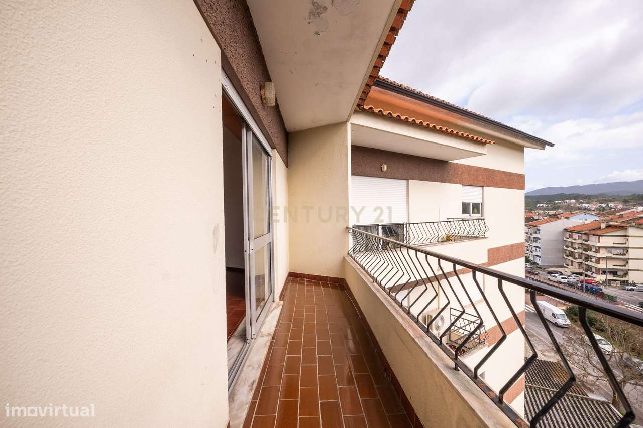 Venda | Apartamento T3 com Sótão e Garagem no Bairro de Santa Apolónia - Grande imagem: 5/25