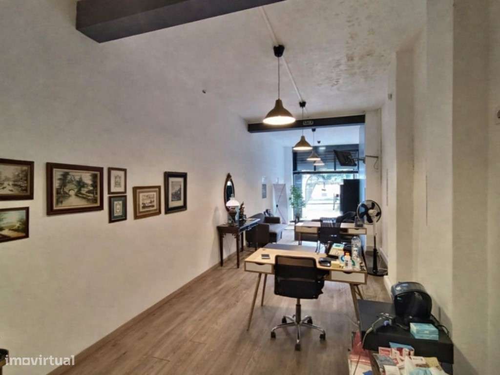Loja 670 m2 com Montra e Excelente Visibilidade - Porto - Grande imagem: 5/23