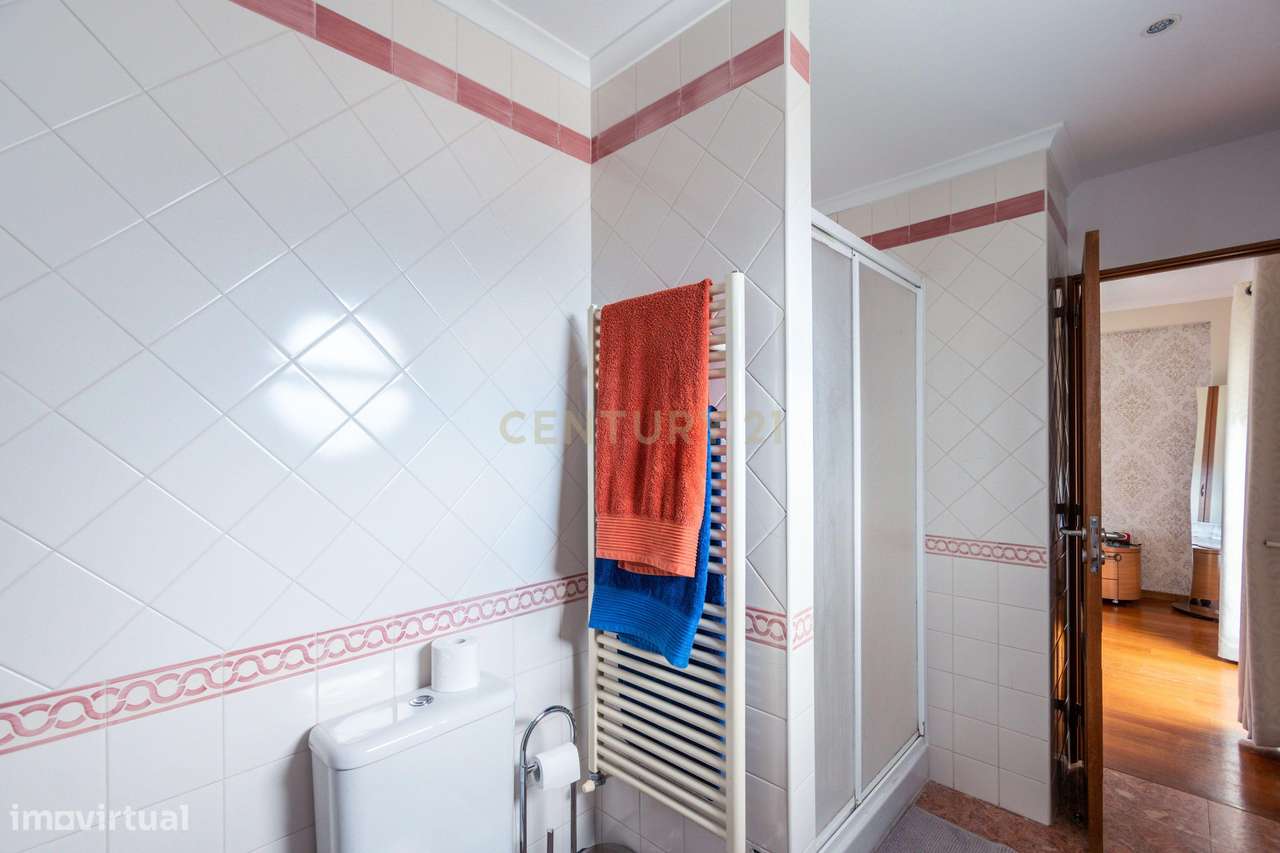 Moradia T4 em Condomínio fechado com Piscina e Ginásio | Cascais-11