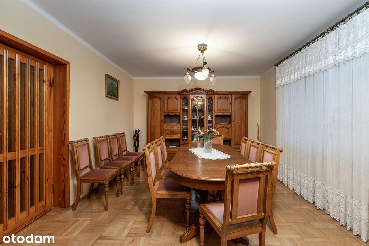 Dom i   działalność w samym centrum-11