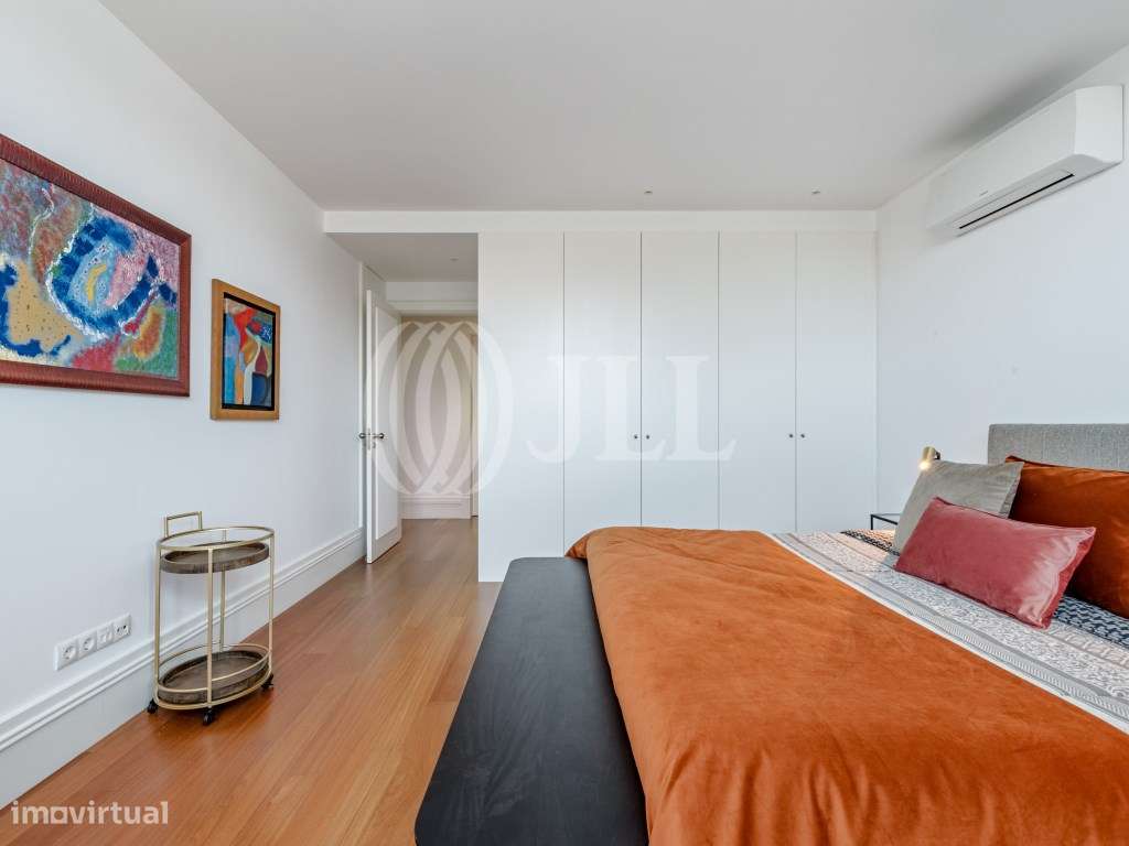 Apartamento T3 com dois lugares de garagem em Aliados, Porto-25