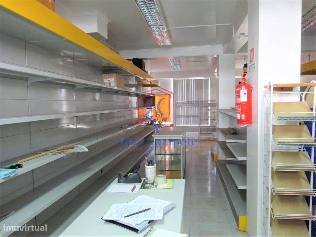 Loja com 134m2 no Funchalinho, Caparica, Almada - Grande imagem: 4/15
