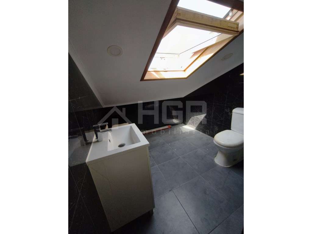 T3 + 1 | DUPLEX | BOA LOCALIZAÇÃO | ARRENTELA (MURTINHEIRA)-20