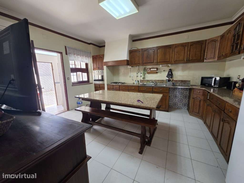 Moradia T5 com Garagem e Jardim | Centro de Elvas-6