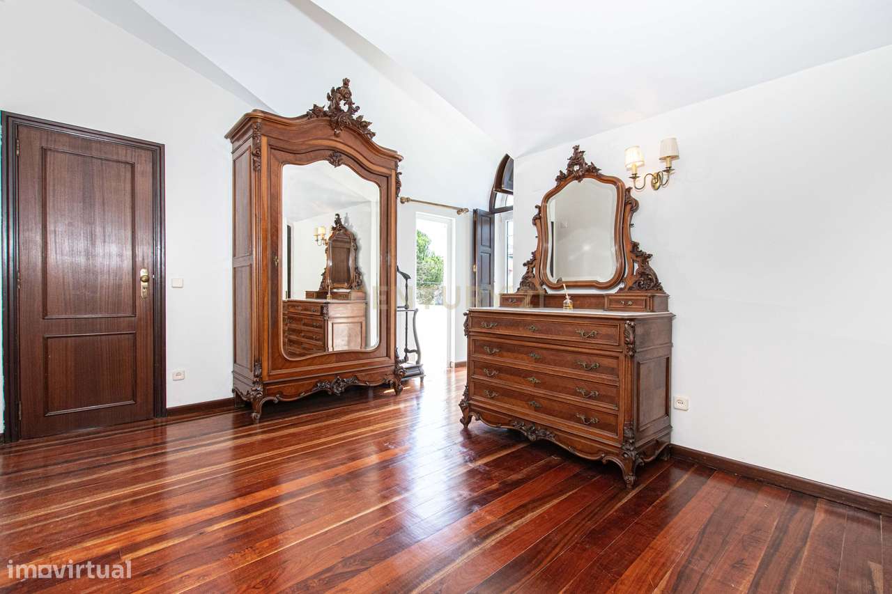 T4 +1 com jardim, piscina e garagem-25