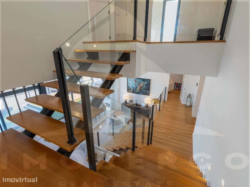 Moradia T3 de Luxo em Creixomil - Como Nova-5