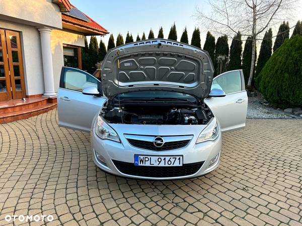 Opel Astra IV 1.4 T Cosmo - 24