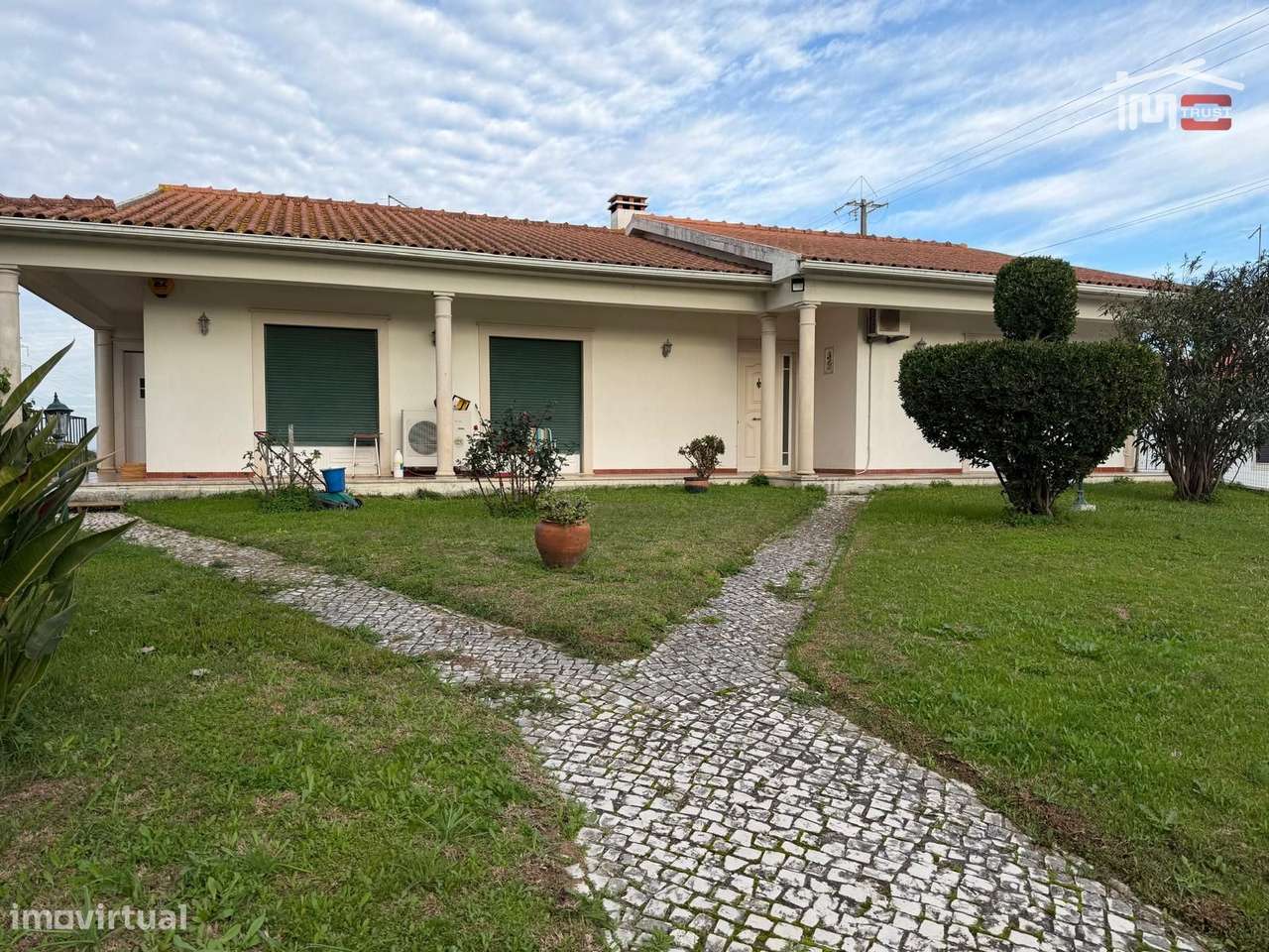 Quintinha Perto De Santarem Moradias Armazens E Terreno Rustico D