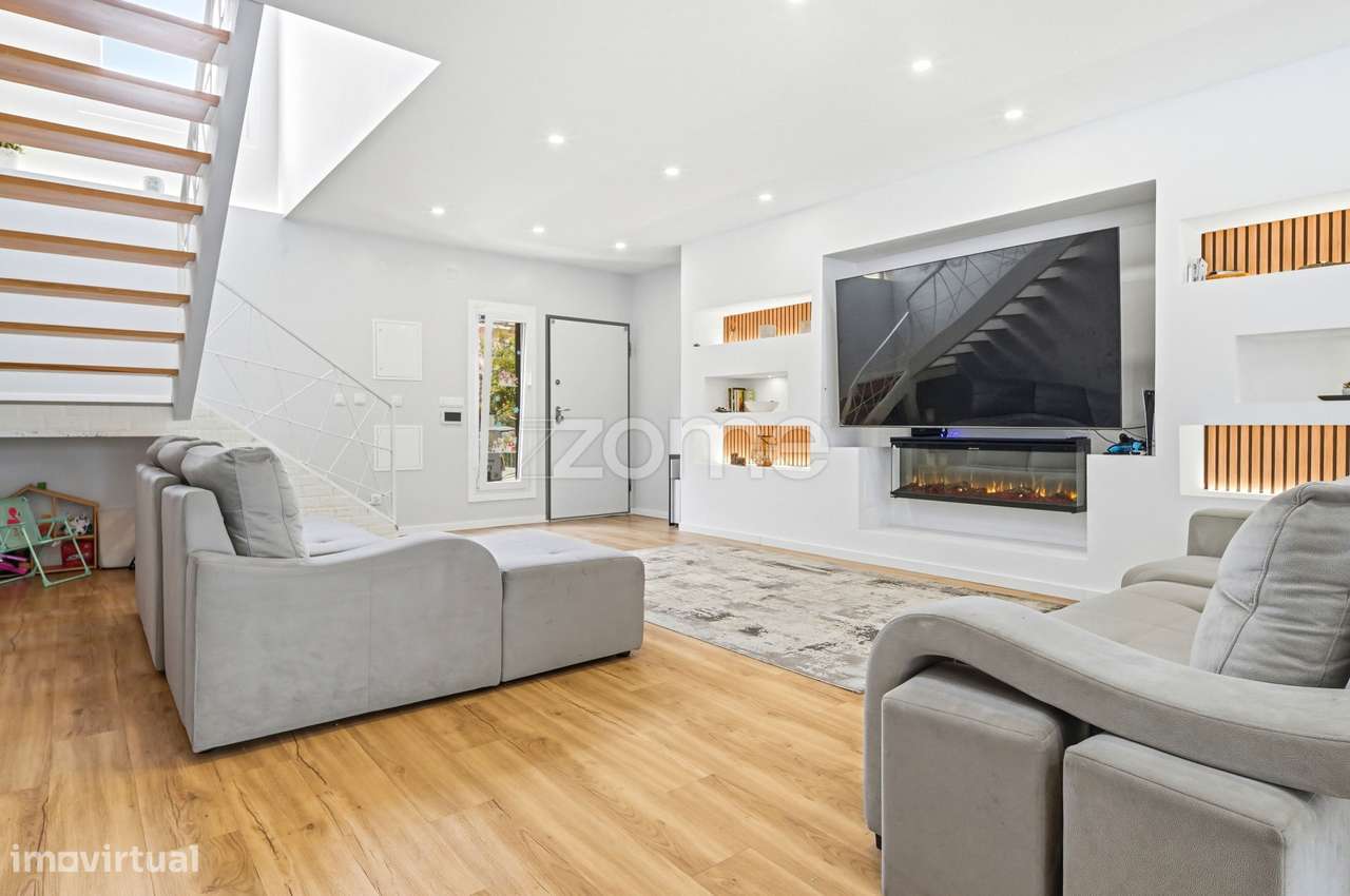 Moradia T5 localizada em Ramada, Odivelas - Grande imagem: 5/35