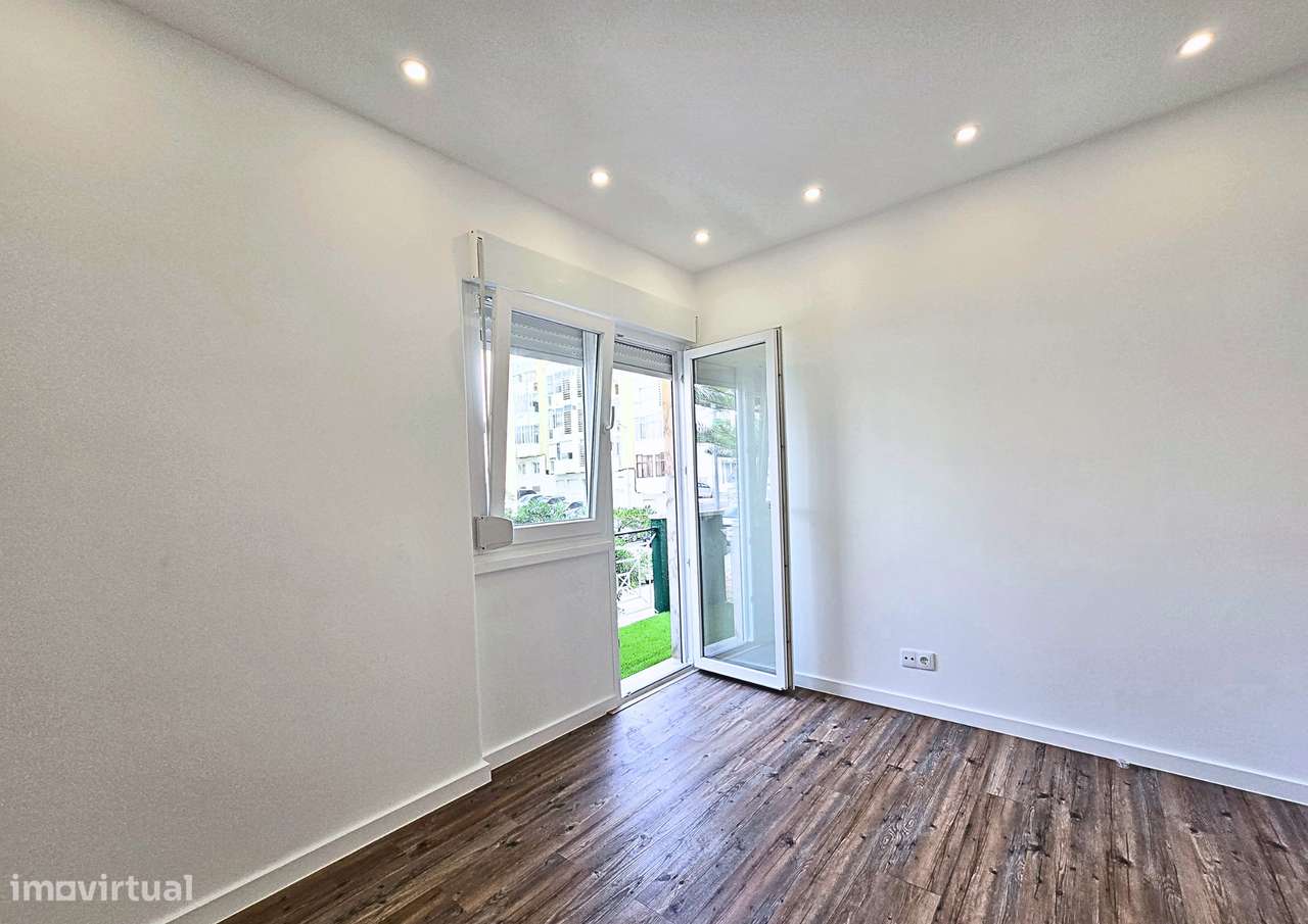 T2 totalmente remodelado com 3 roupeiros e varandas | Agualva-12