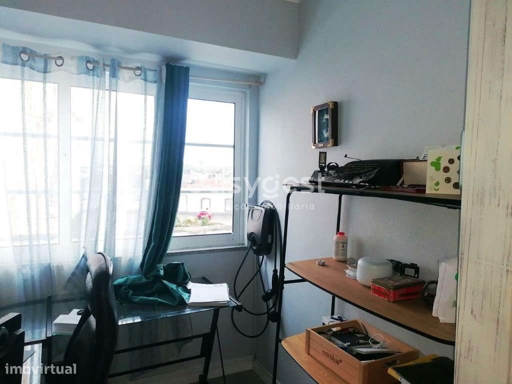 Moradia de tipologia T3 localizada no centro da Praia da Vitória - Grande imagem: 4/31