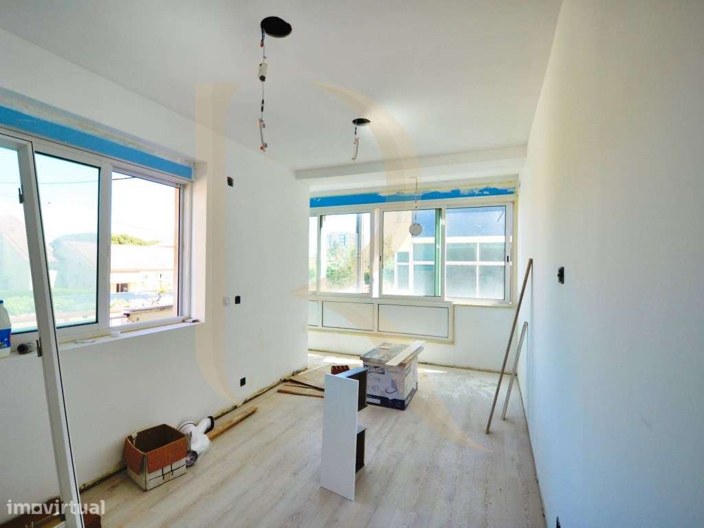Apartamento T4 remodelado no Laranjeiro - Almada-10