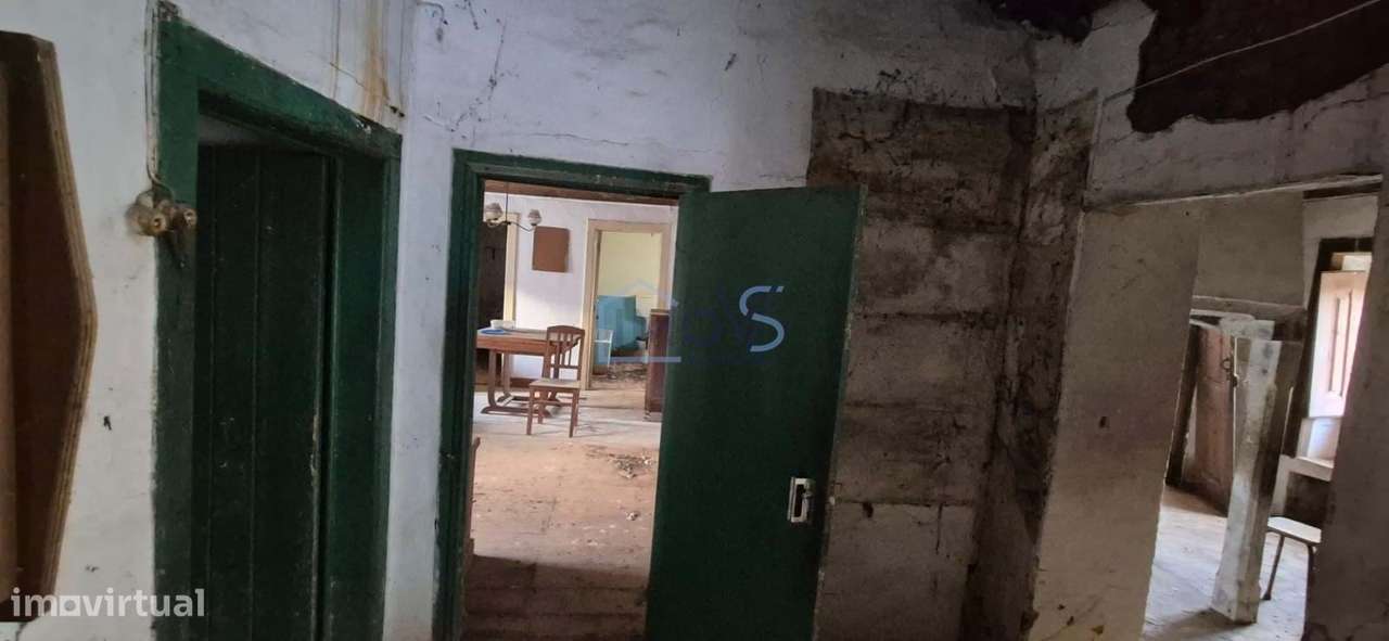 Moradia T2 para Recuperar com Terreno de 4.080 m² | Ferreira do Zêzere-17