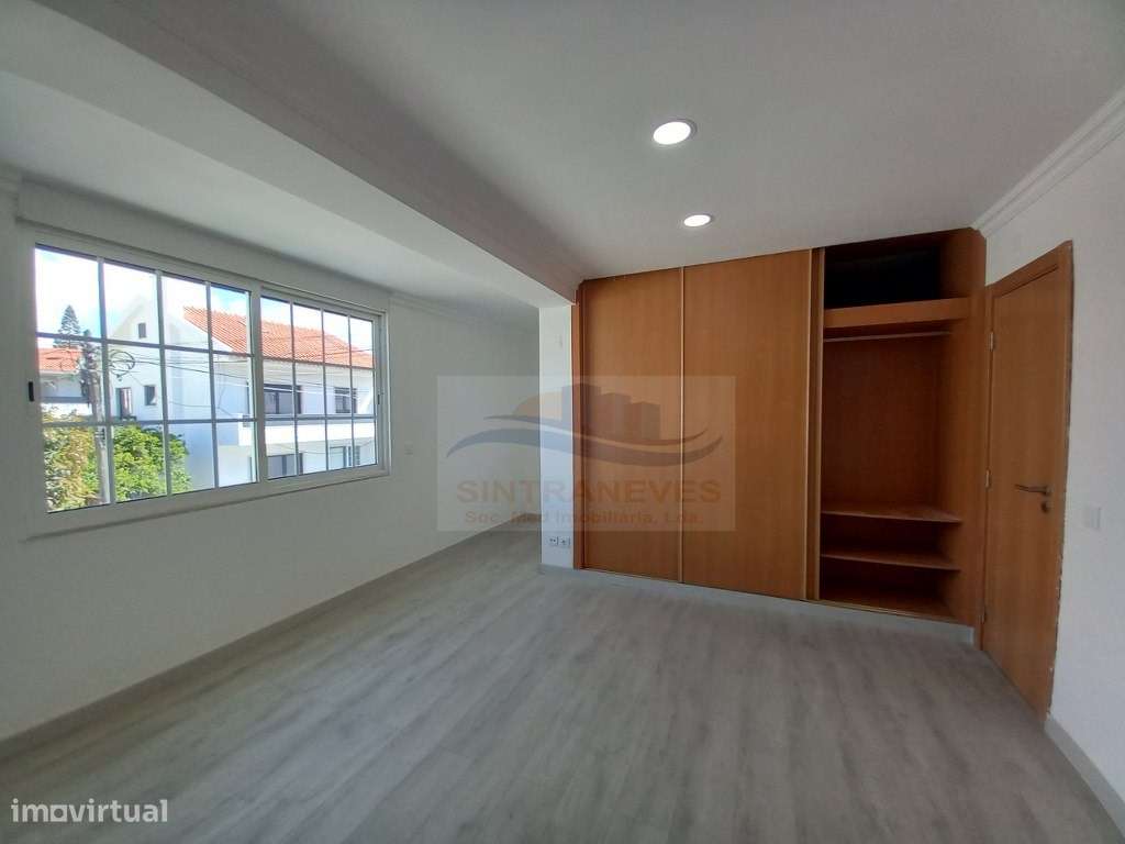 Moradia T3+T3 totalmente remodelada, com terraço, 4 casas de banho,...-18