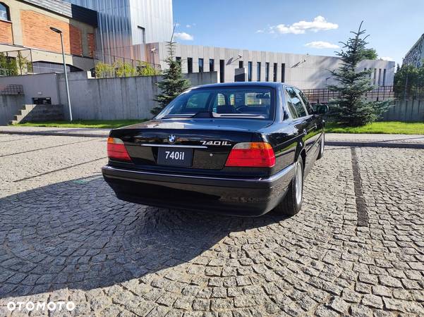 BMW Seria 7 740iL - 3