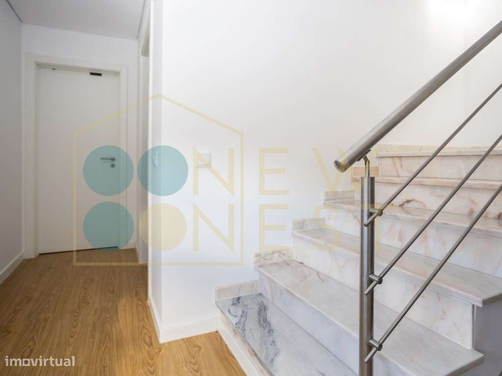 Moradia T2+2 com garagem e jardim, a dois passos do Parque do Serra...-22