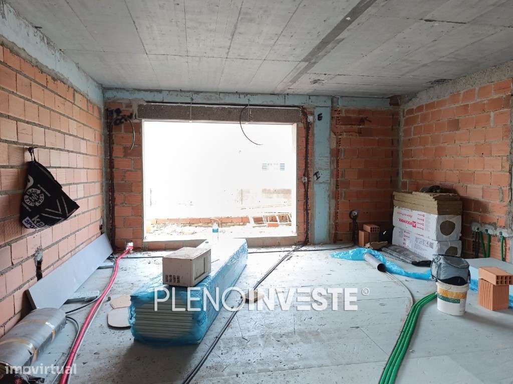 Moradia nova com piscina em Fernão Ferro-23