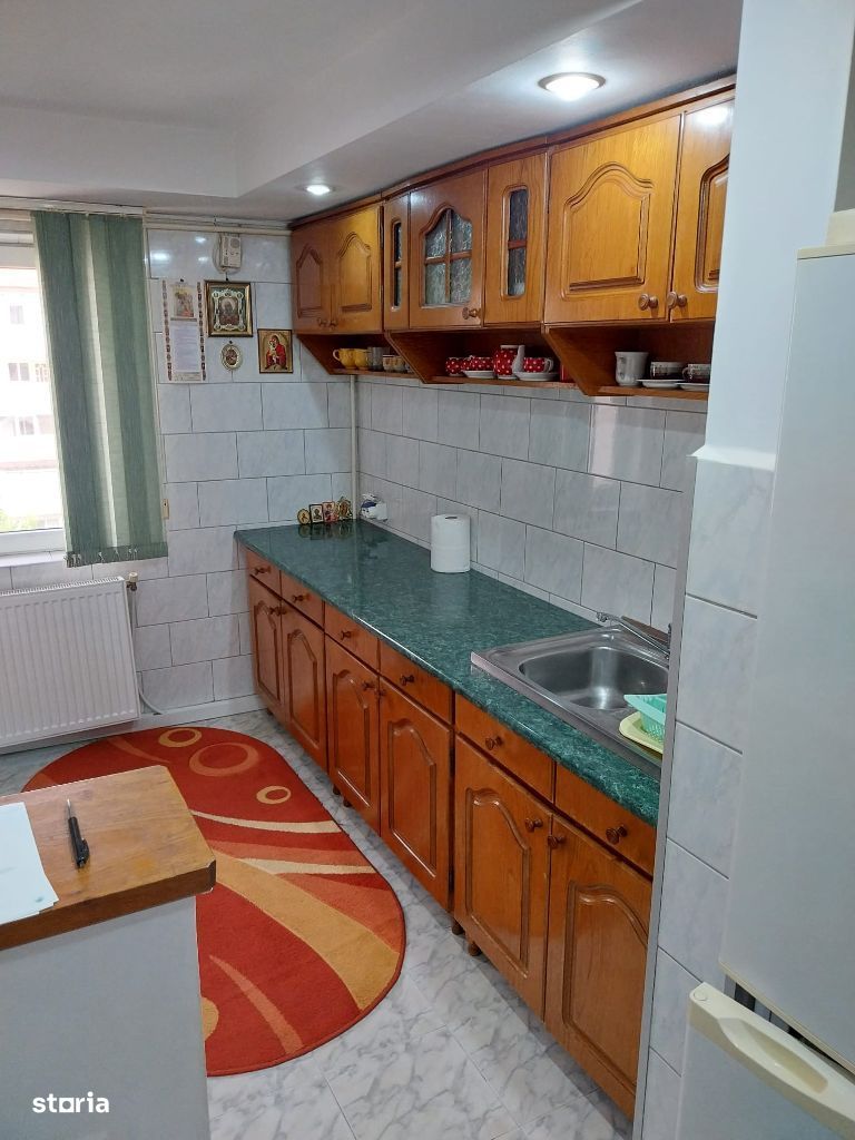 Apartament 3 camere decomandat zona Mall