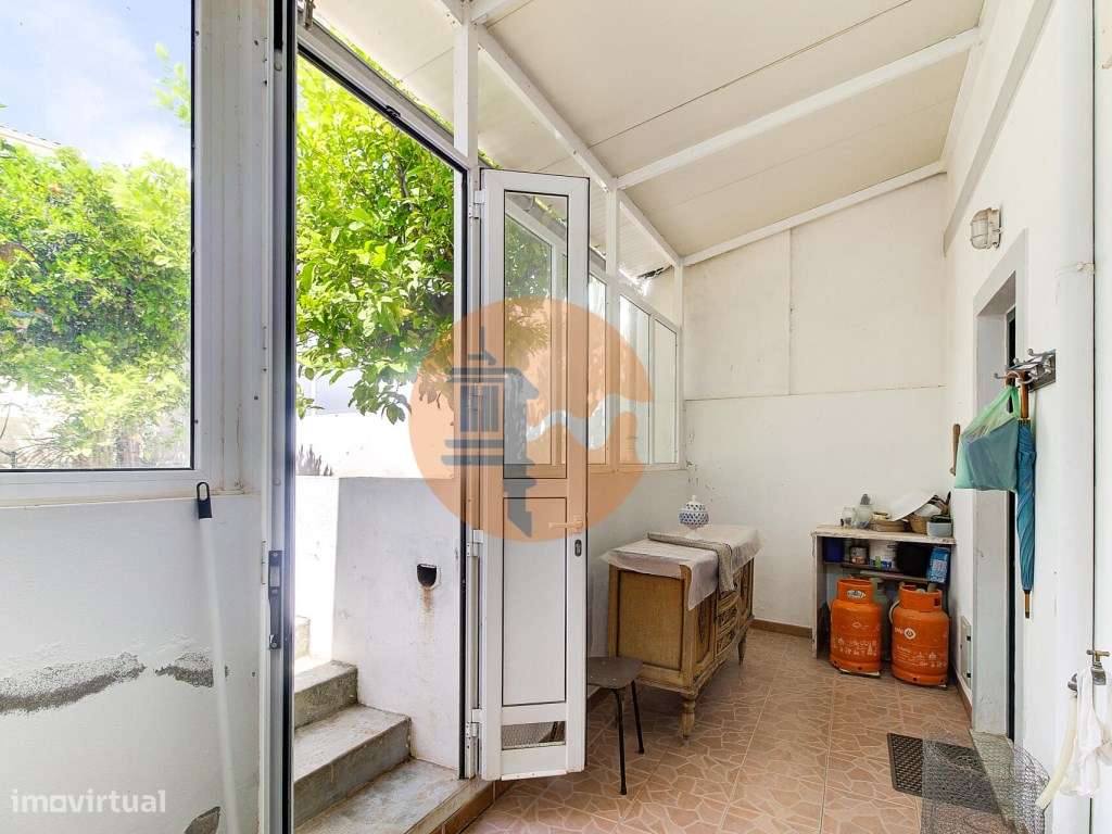 Moradia T3+2 com Jardim, Garagem e Vista Castelo no Centro de Castr...-37