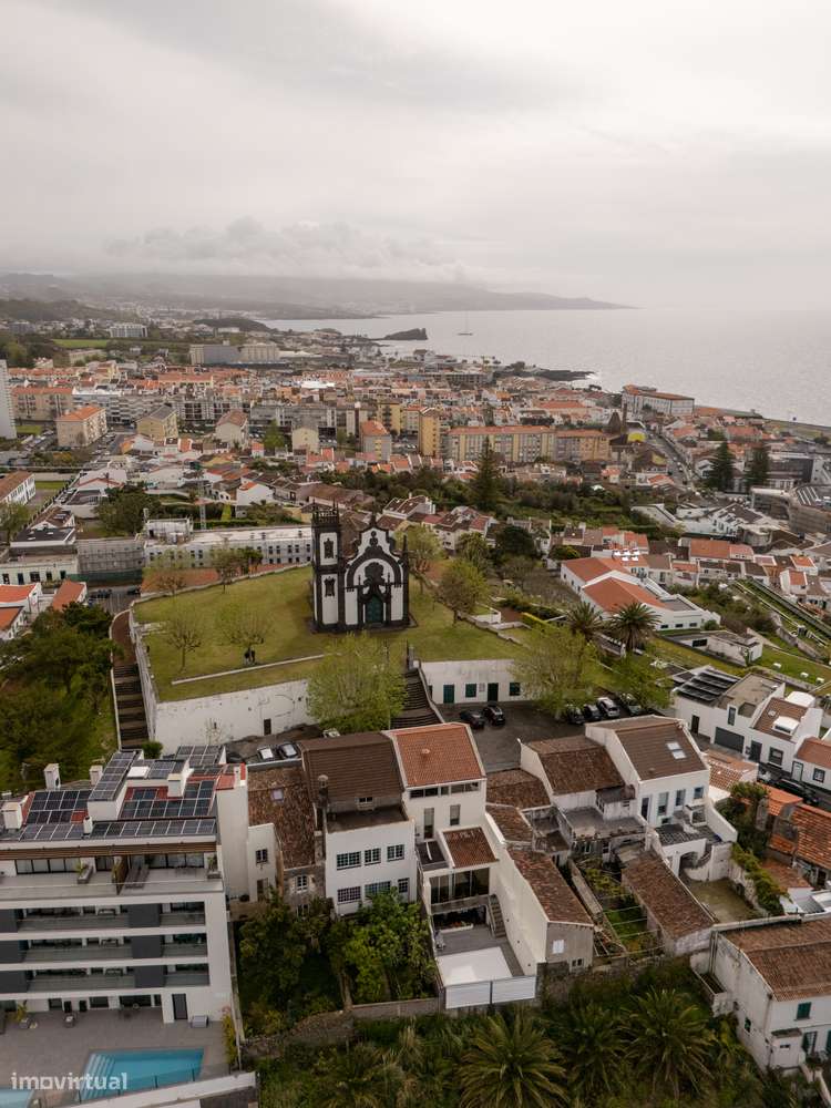 Moradia no Alto da Mãe de Deus – Ponta Delgada-6