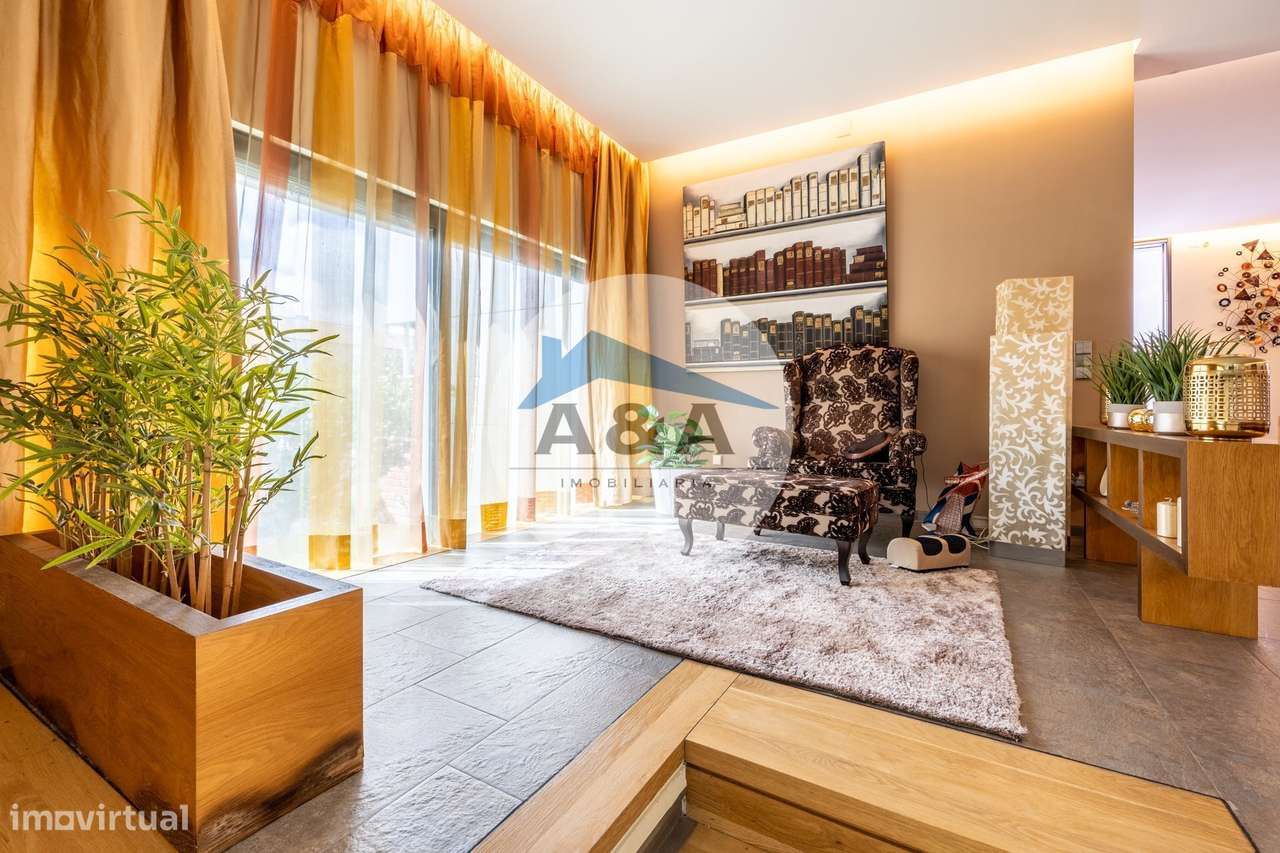 Exclusiva Propriedade de Luxo com Áreas Generosas e Próxima das Praias-7