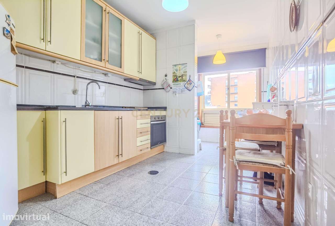 Apartamento T2 com Varanda, Garagem e Piscina | Valongo-27