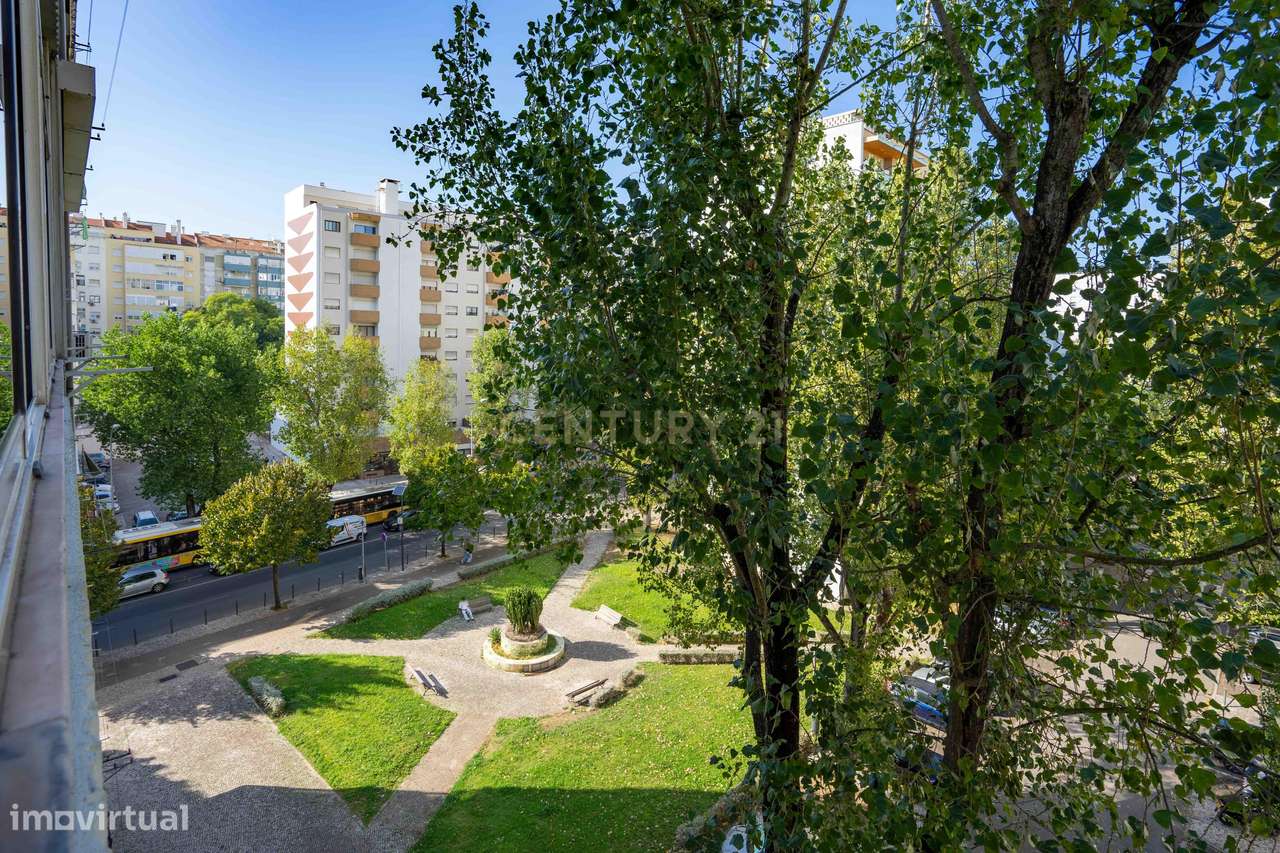 Apartamento T3 pleno de luminosidade em zona premium de Benfica-25