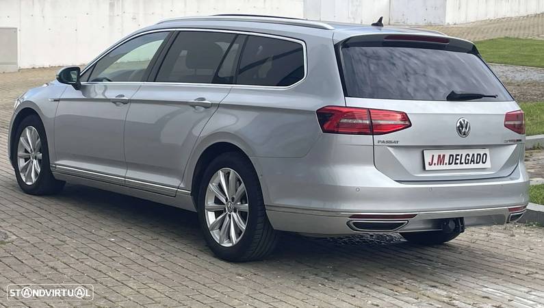 VW Passat Variant 2.0 TDi Highline DSG 4Motion - 4