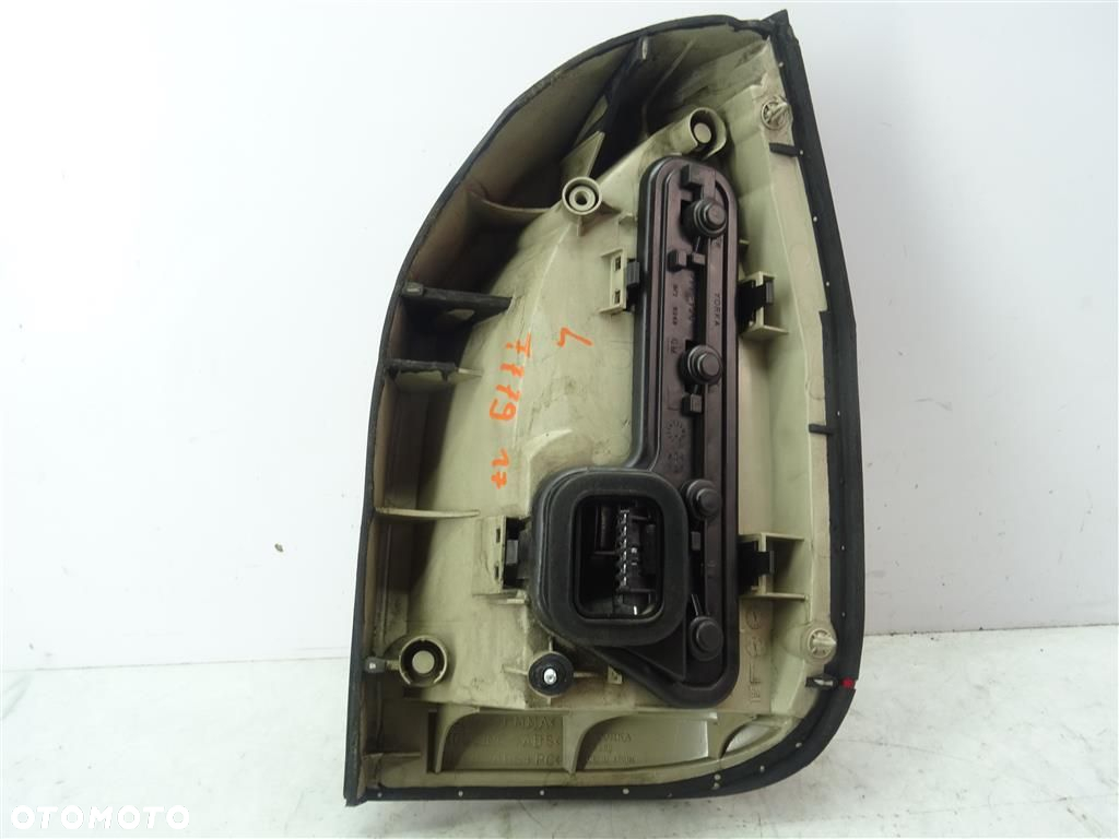 Lampa lewa tylna tył Opel Zafira ROK 2000 - 2