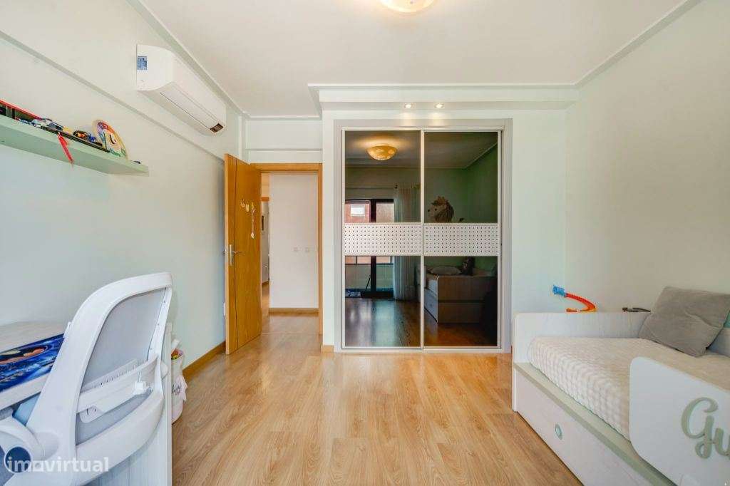 T4 de Luxo remodelado com 225 m², 2 Parqueamentos e Excelente Local...-15