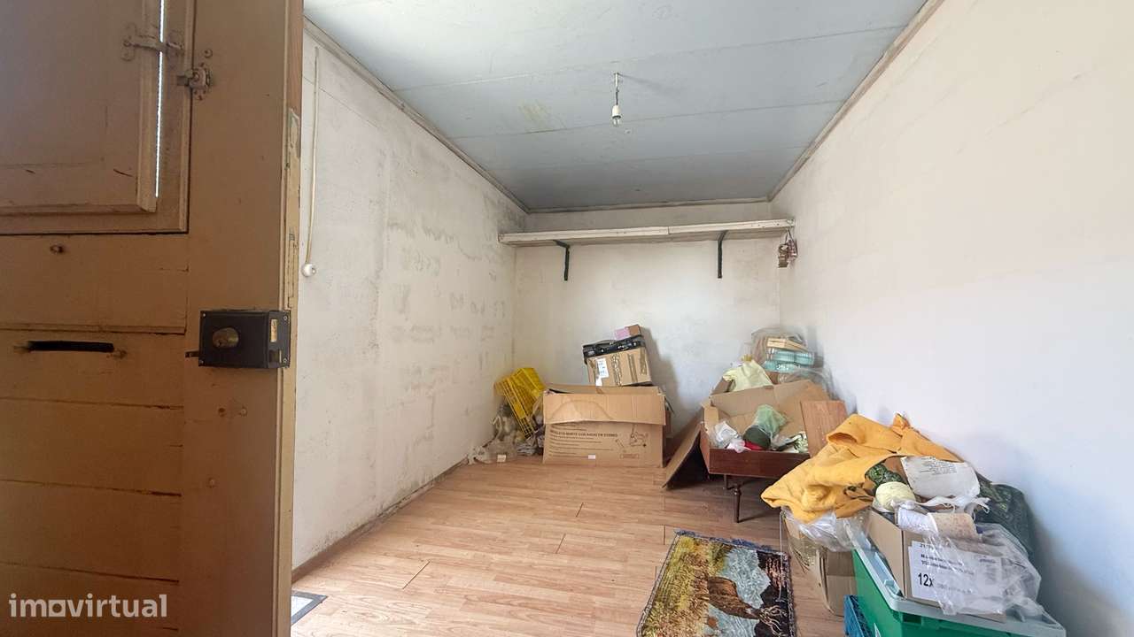 Moradia Isolada com Terreno Amplo em Parceiros da Igreja, torres novas-13