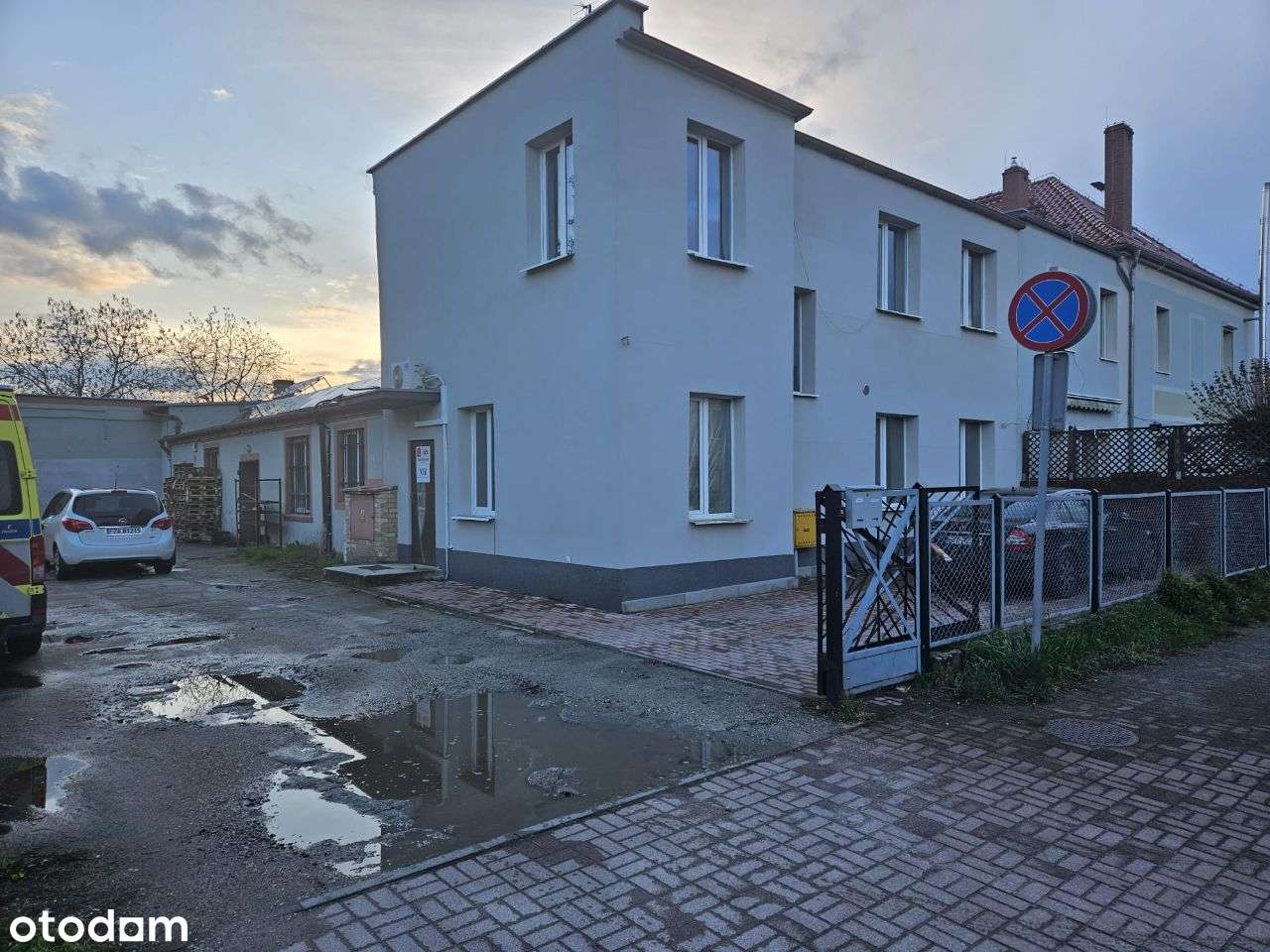 Sprzedam budynek uslugow-magazynowy+mieszkanie - Pełny obrazek: 1/4