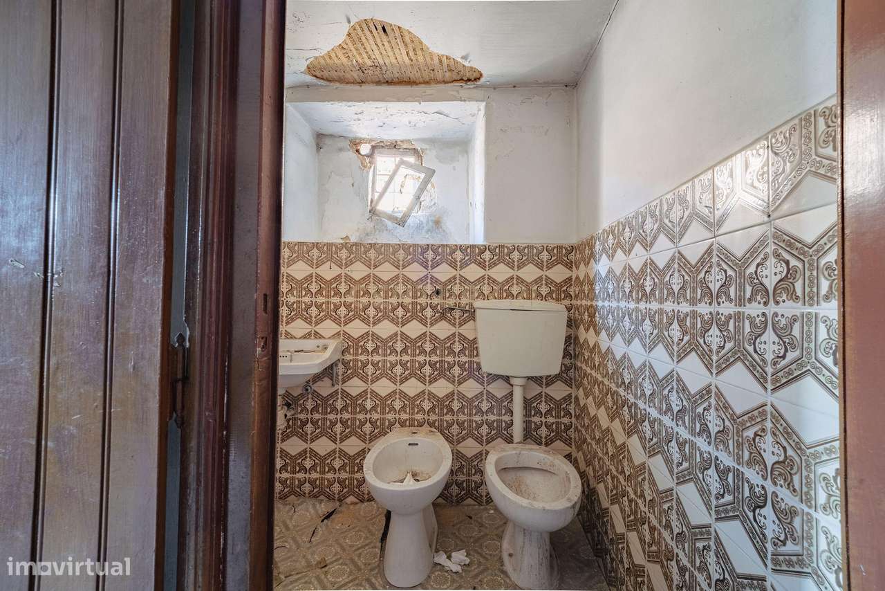 Edifício de Charme com Projecto de Recuperação - Almada-19