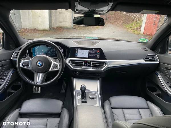 BMW Seria 3 330e xDrive M Sport - 13