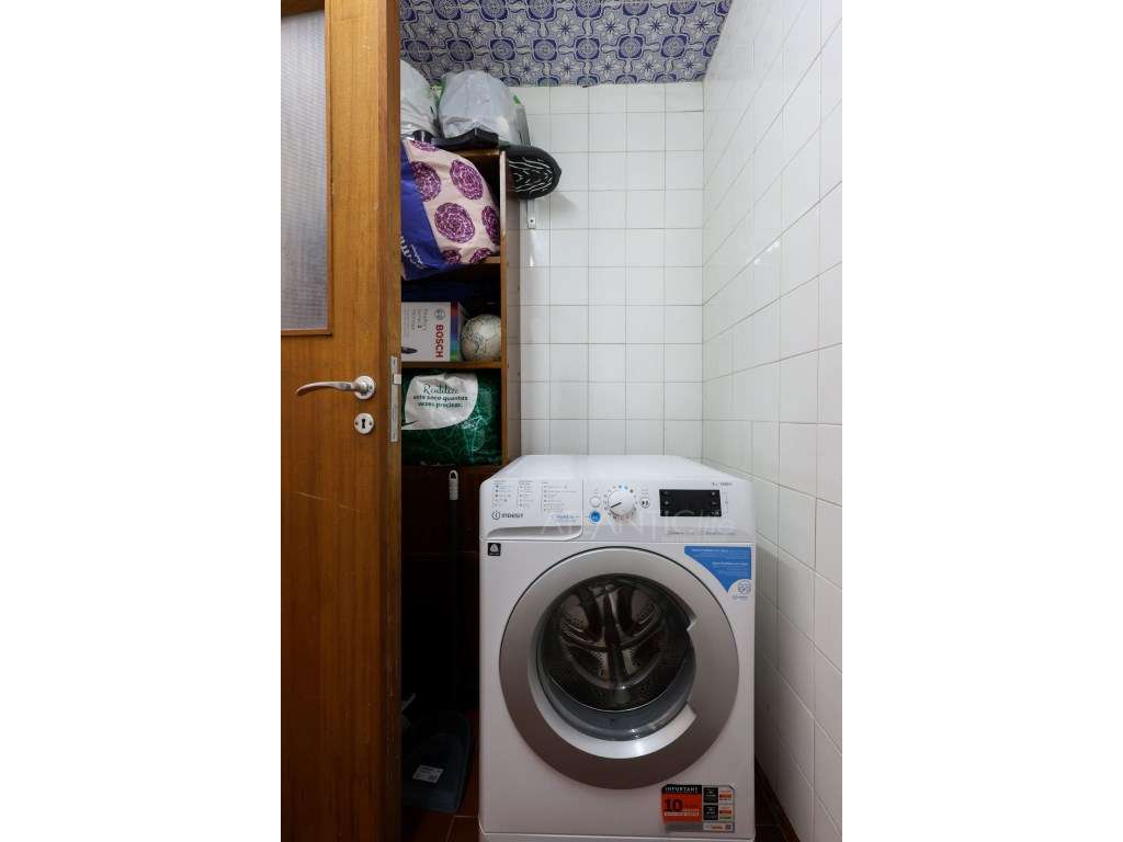 Moradia T6 em Monte Abraão-35