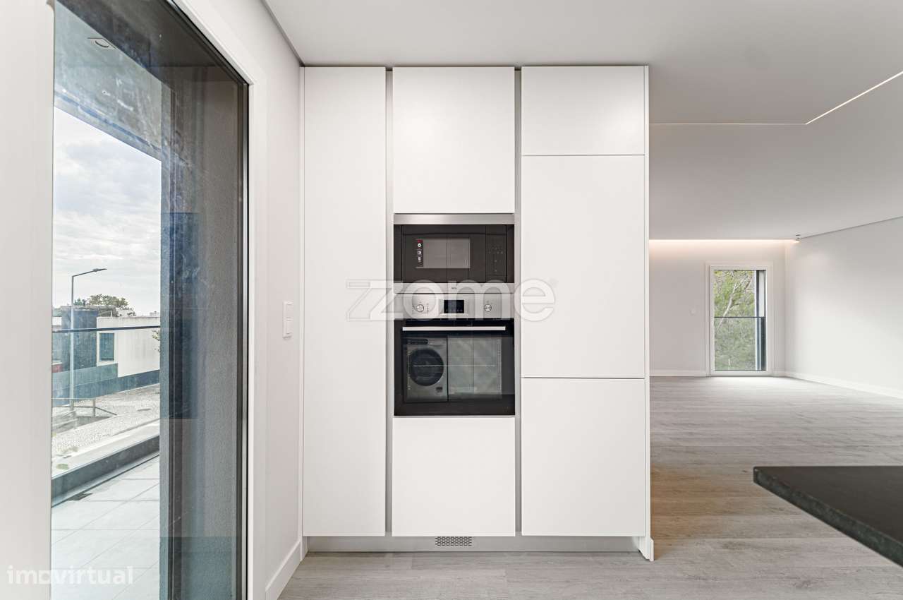 Fabuloso T3 novo a estrear, com varanda e vista rio-6