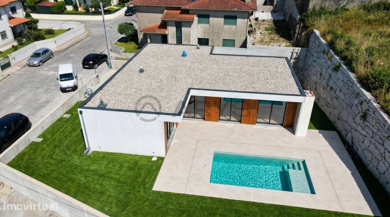 Moradia térrea T3 com Piscina-5