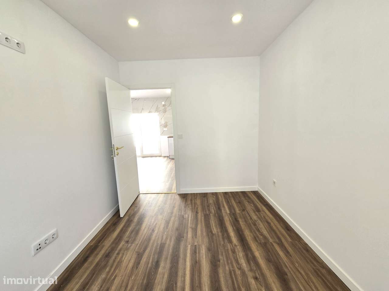 Fantástica Moradia T2 Totalmente Renovada, Independente em Setúbal-6