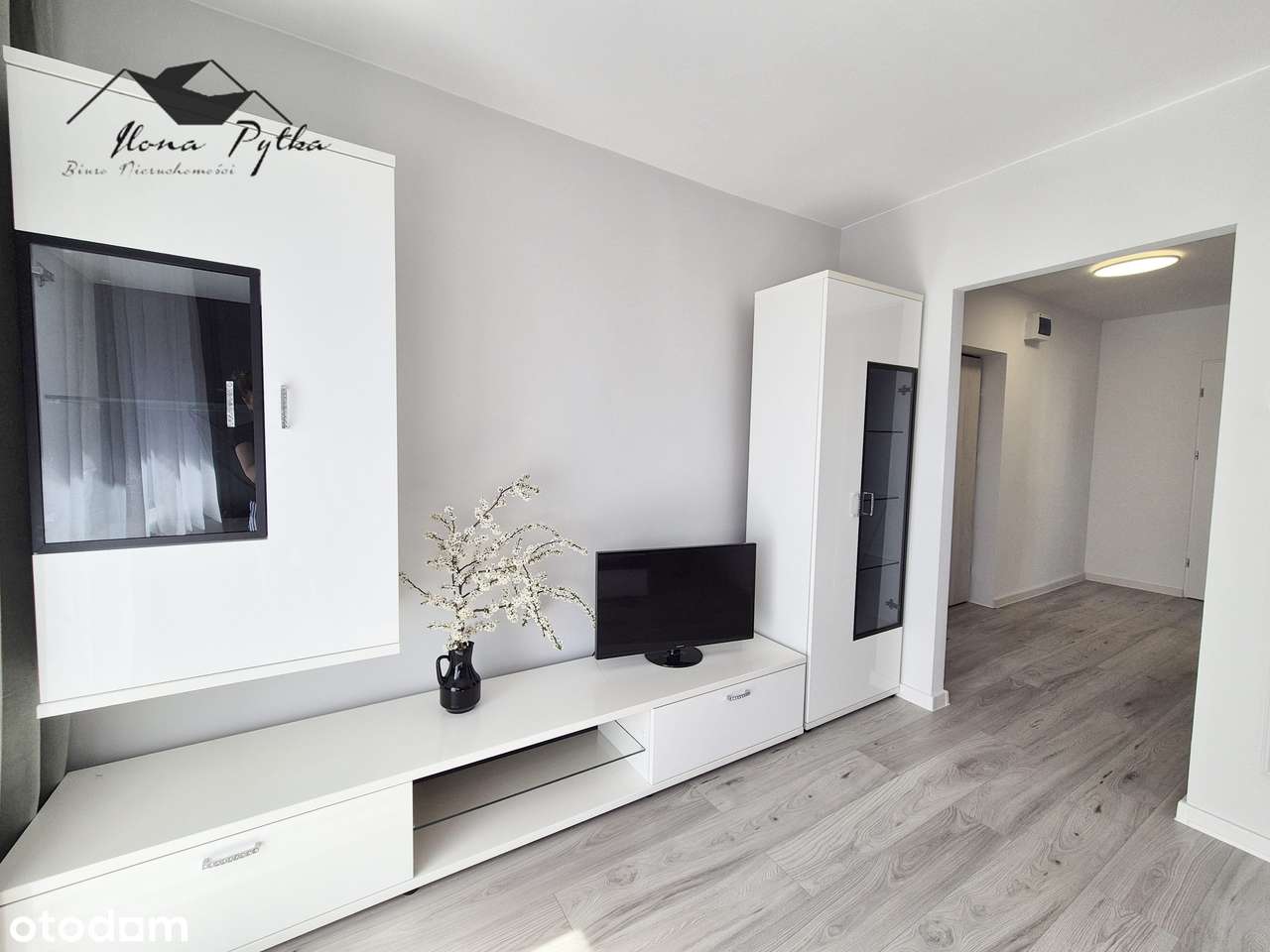 Gotowe do zamieszkania mieszkanie z balkonem w Rynku w Strzelinie.-1