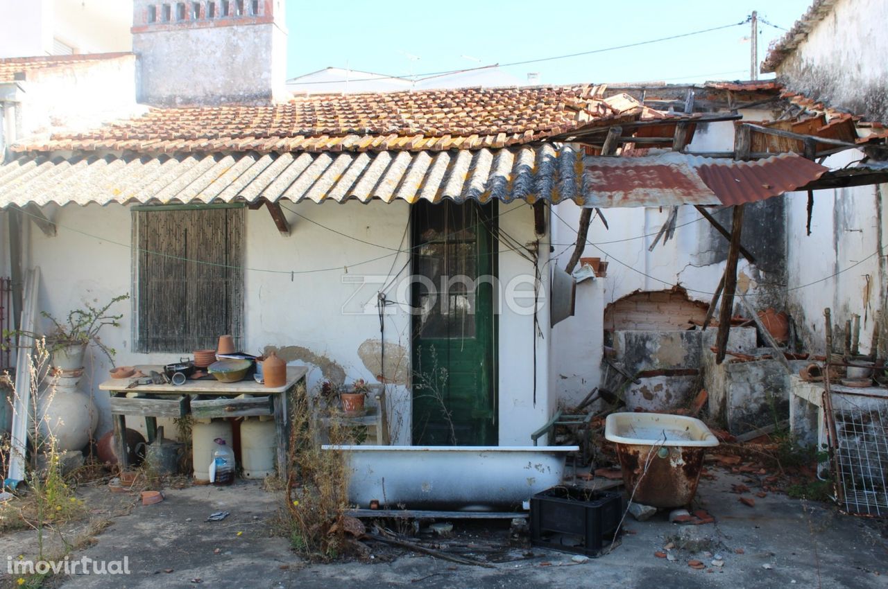 2 Moradias e Terreno no centro do Cartaxo