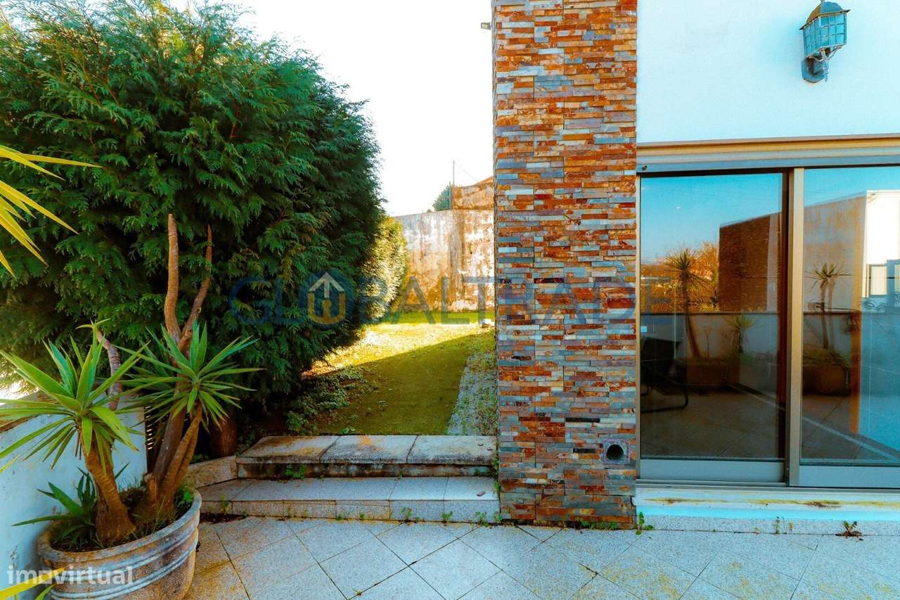 Moradia T3 com Terraço em Valbom-6