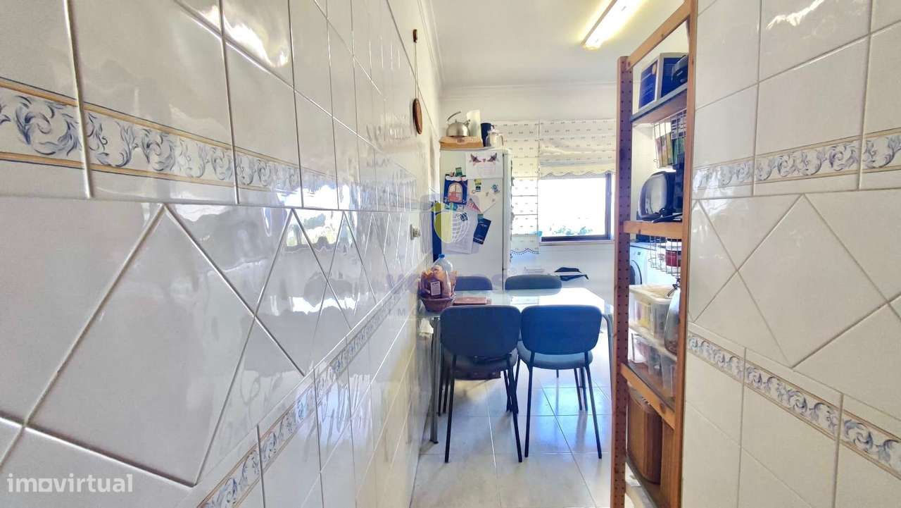 Apartamento T2 com Varanda , Arrecadação e vista Rio em Alverca-5