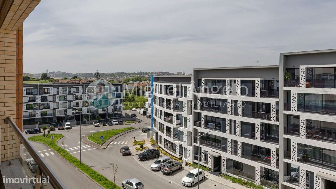 T3 em excelente estado com box e varandas - Urbanização dos Germanos-24