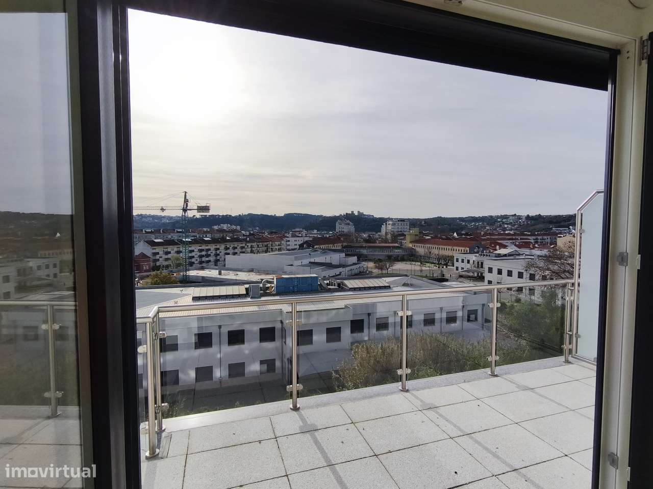 Apartamento T4 Novo c/ Garagem e um parque de Estacionamento-2