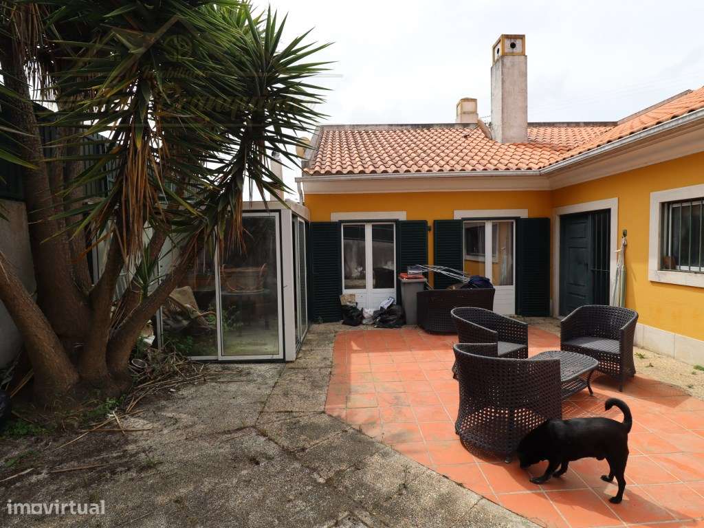 Moradia T4 com Logradouro e Garagem-16