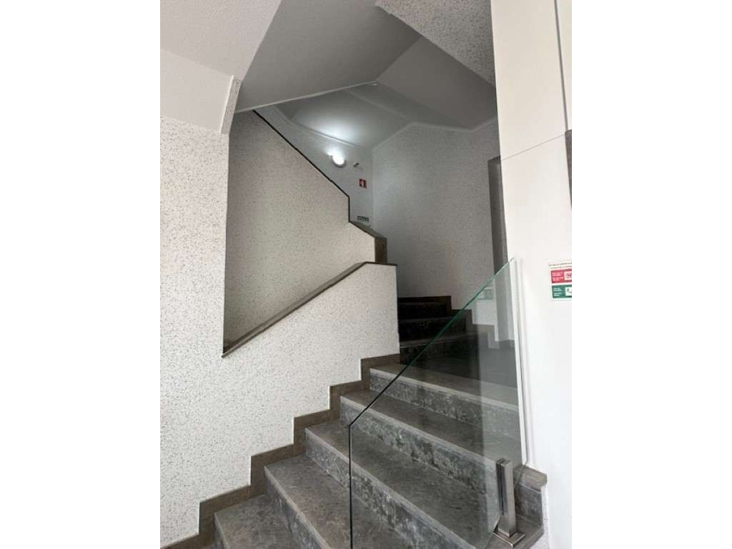 ALCOCHETE - T4 - DUPLEX DE LUXO - C/ TERRAÇO E GARAGEM/2 LUG.-23