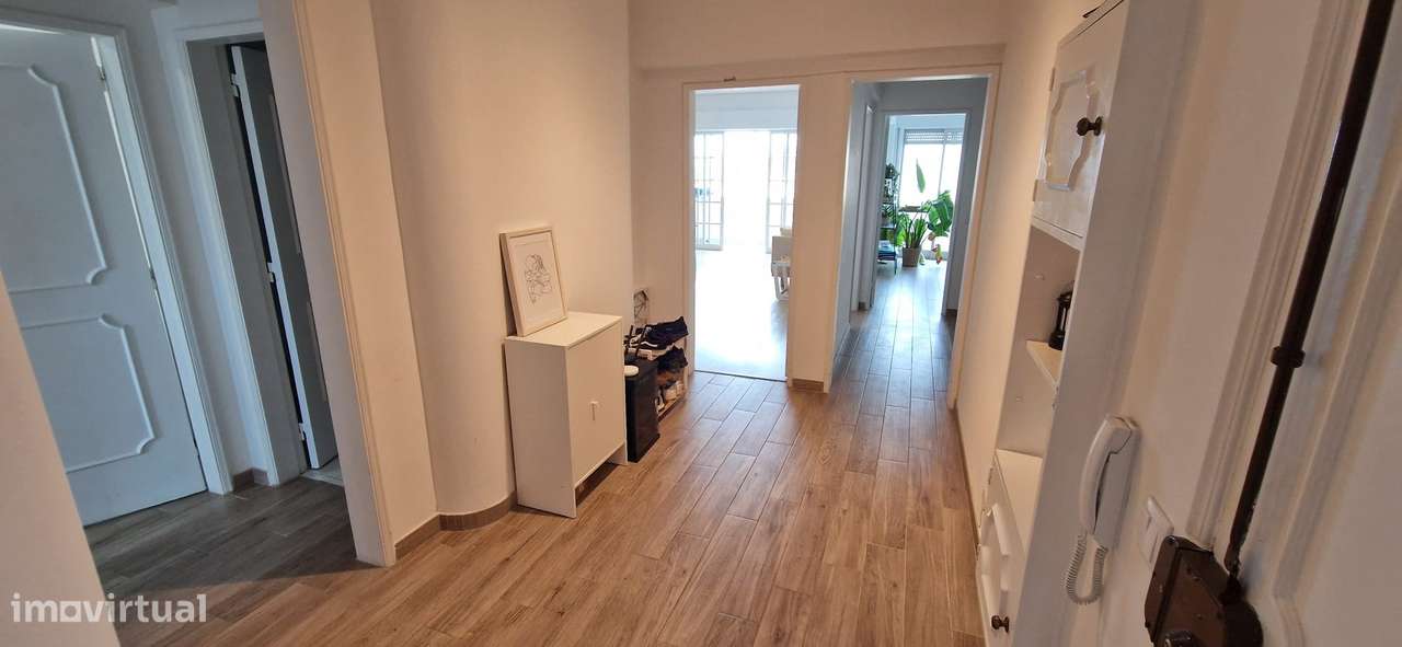 Apartamento T4 totalmente remodelado - Grande imagem: 4/20