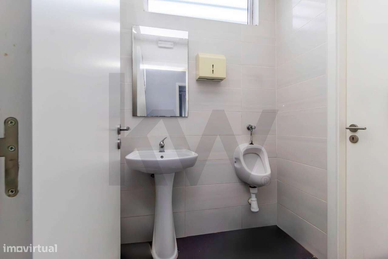 MORADIA T4 DE 4 FRENTES EXCLUSIVO COM LOTE DE 600M² E ESPAÇO COMERCIAL - Grande imagem: 4/20